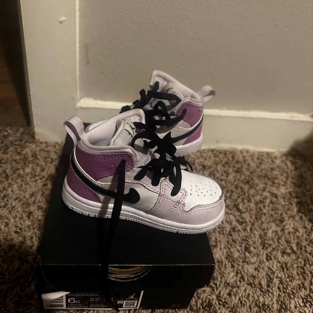 2022 Air Jordan 1 Mid TD 'Barely Grape'